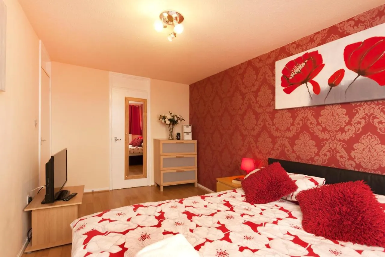 Victoria Centre Apartments: Central Shopping Hub with 24/7 Access Nottingham Apartment