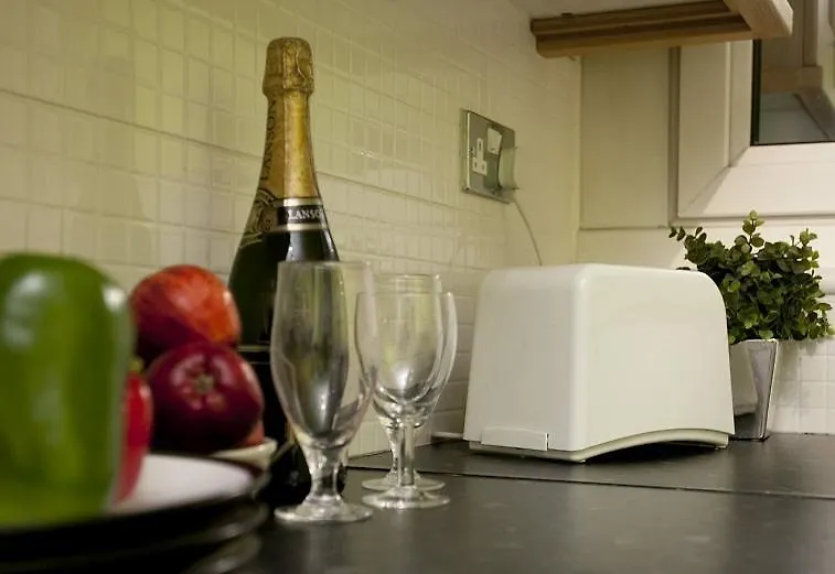Apartment Victoria Centre Apartments: Central Shopping Hub with 24/7 Access Nottingham