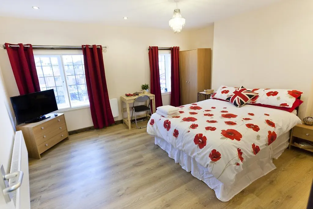 Victoria Centre Apartments: Central Shopping Hub with 24/7 Access Nottingham