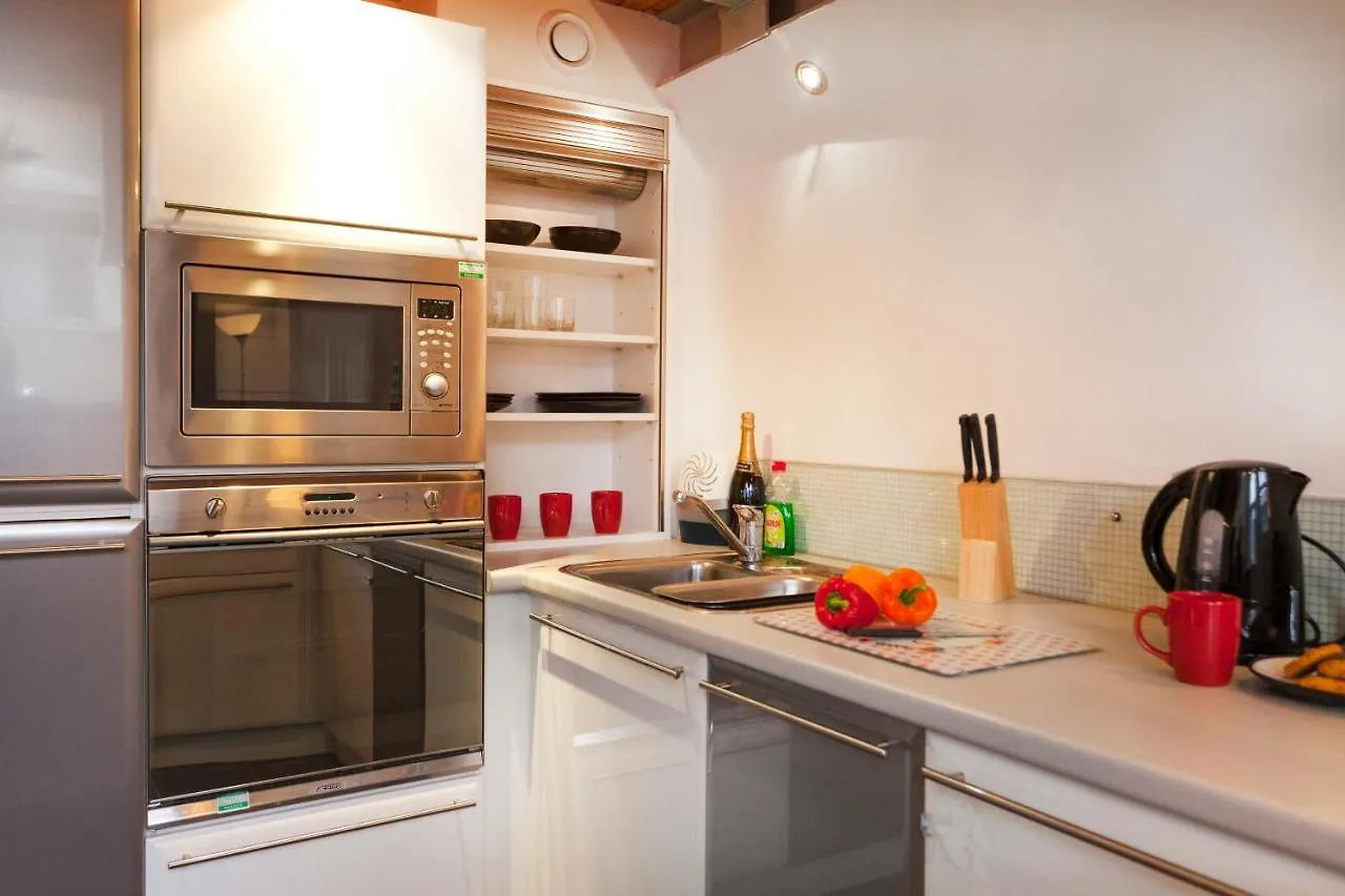 Victoria Centre Apartments: Central Shopping Hub with 24/7 Access Nottingham